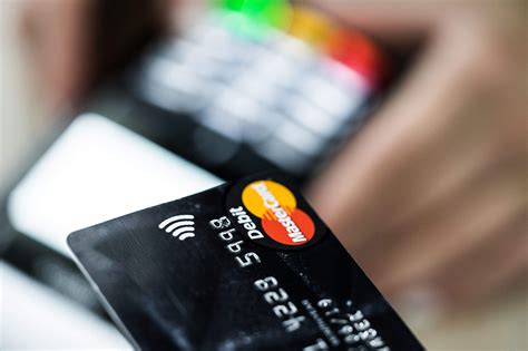 Yes. Credit cards usually allow you to set up automatic payments, and you’ll have some options. You might opt to pay the minimum amount, a set amount if you’re carrying a balance (like $100 a ...